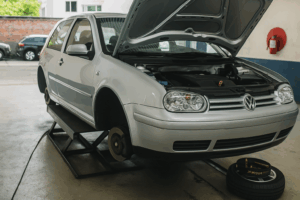 Servicio de frenos cambio de balatas y rectificación de discos para Volkswagen Golf